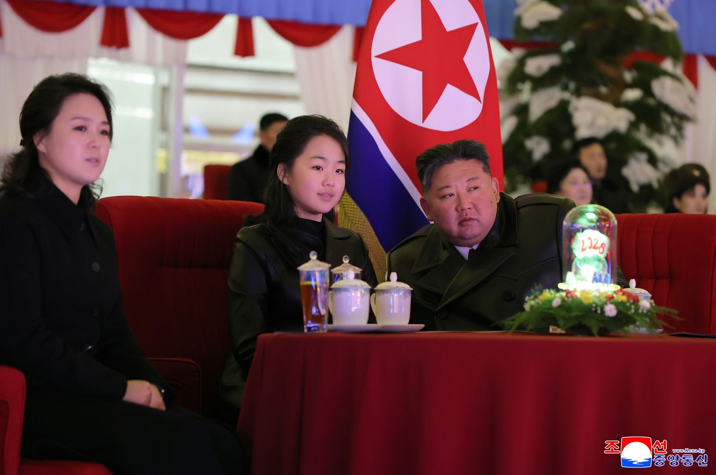 Anul Nou sărbătorit la Phenian cu un spectacol grandios pentru liderul nord-coreean. Kim Jong-un a fost prezent din nou împreună cu fiica sa.