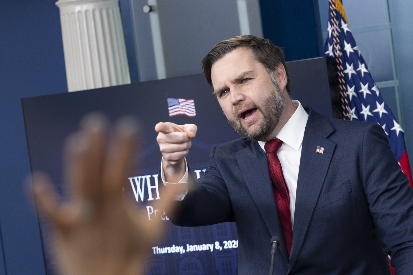 Tensiunile cresc în Minneapolis după împușcarea mortală a unei femei de către poliția anti-imigrație. JD Vance afirmă că extrema stângă este de vină: „Președintele susține ICE. Eu susțin ICE. Toți susținem ICE.”