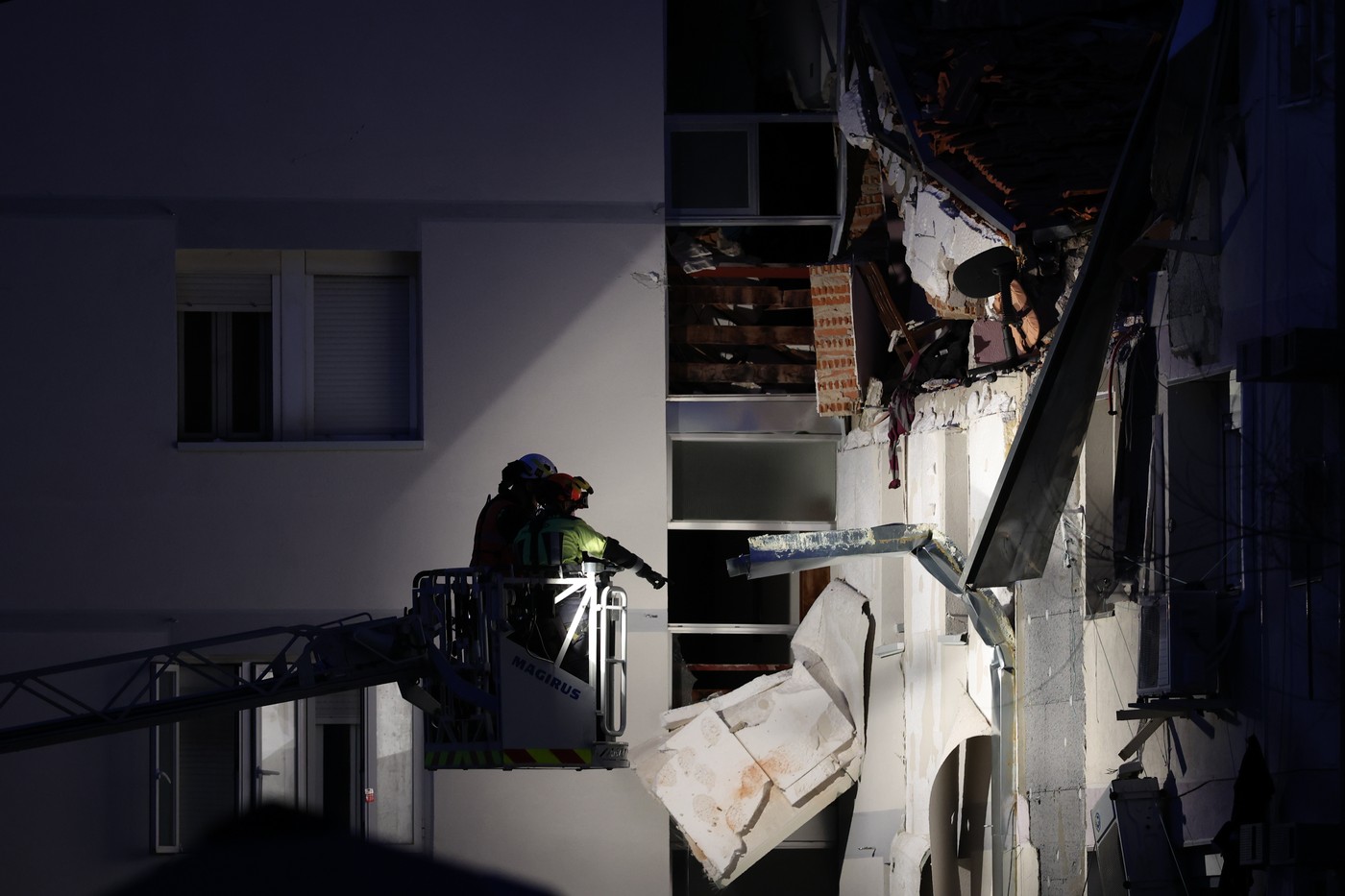 Explozie într-un bloc din Madrid: o femeie a decedat și alte nouă persoane au fost rănite.