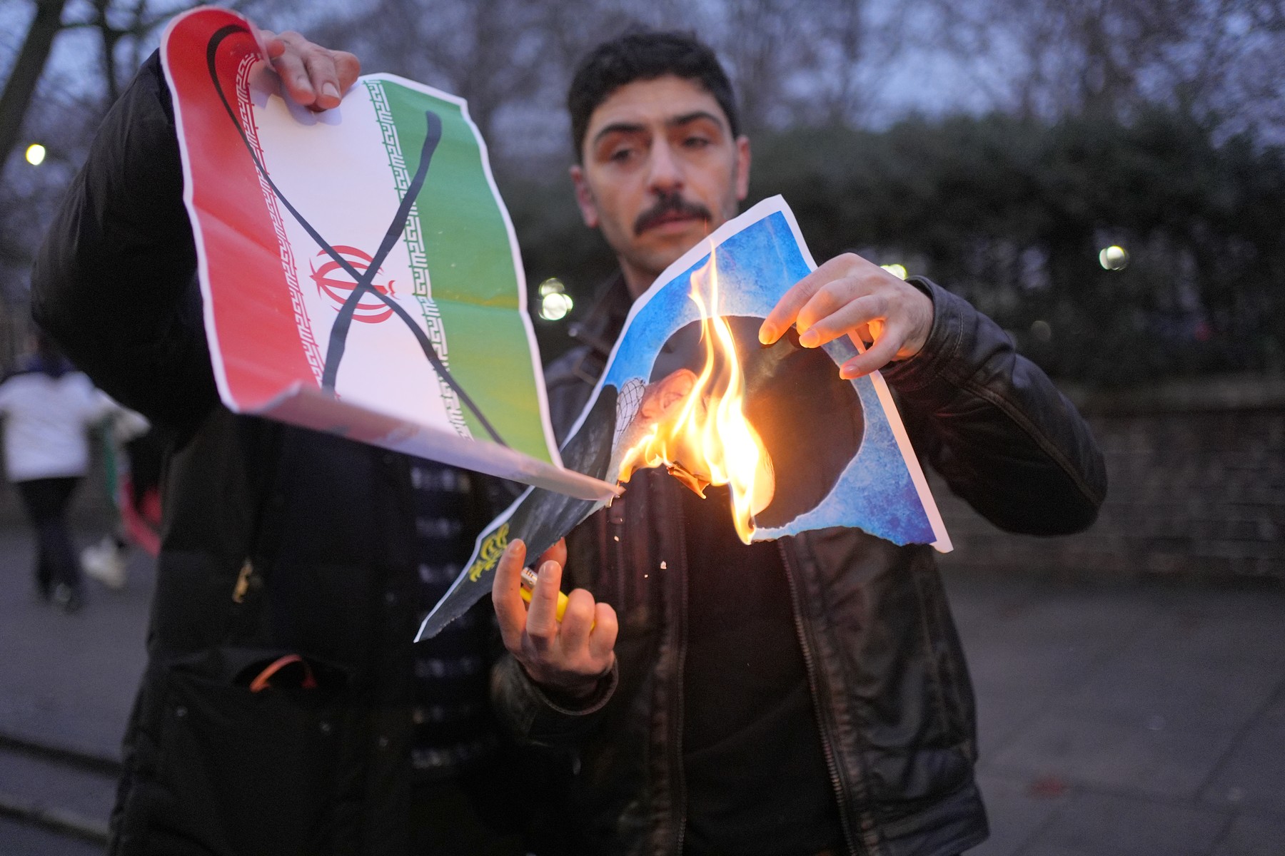 Tensiuni crescătoare în Iran. Ambasada Marii Britanii din Teheran, închisă temporar. Numeroase state europene își sfătuiesc cetățenii să părăsească țara.