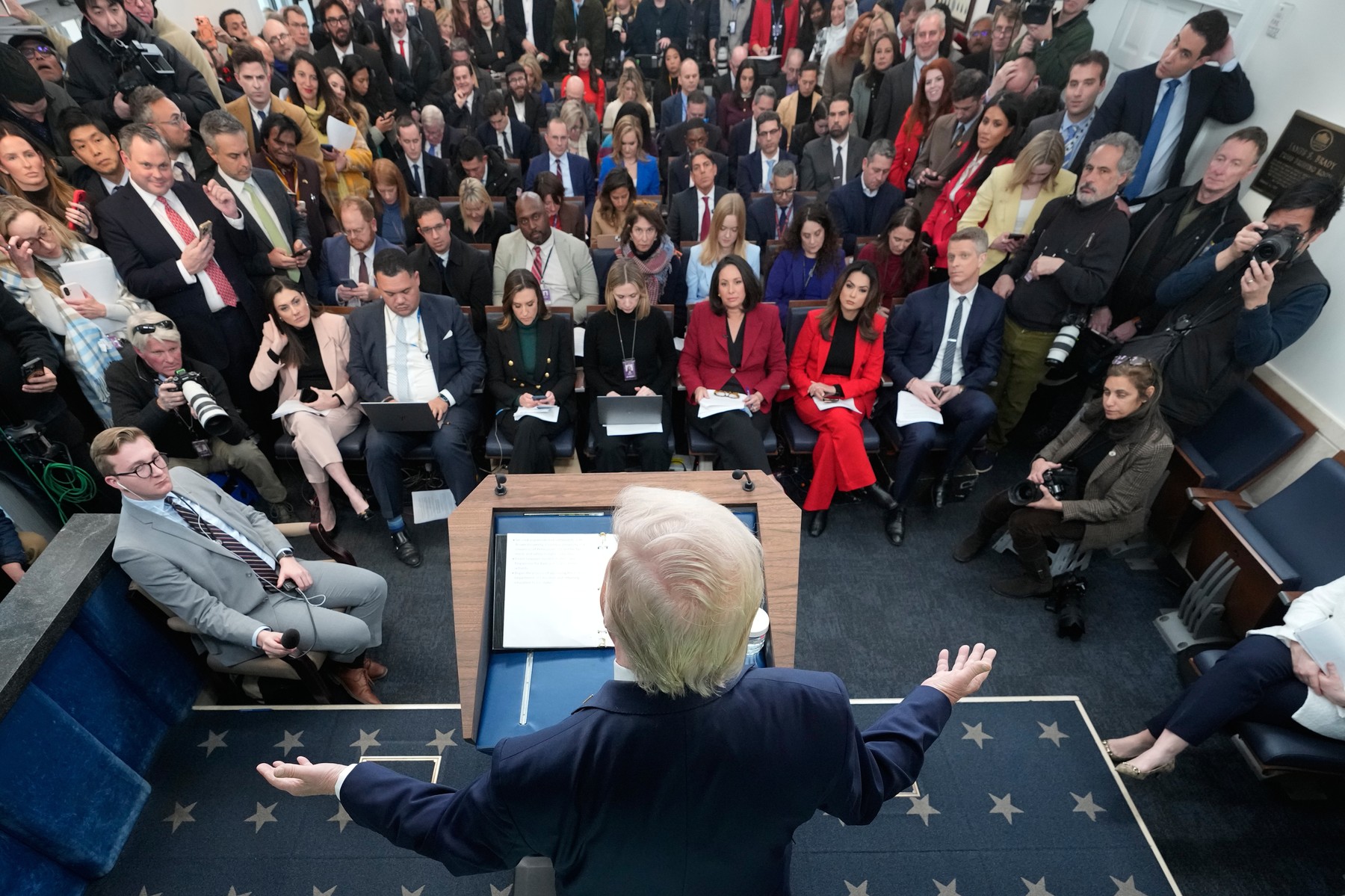 Cât de departe este dispus Trump să meargă pentru achiziția Groenlandei? Răspuns concis, oferit într-o conferință-maraton.