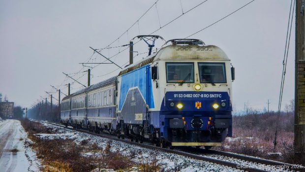 O locomotivă modernizată prin PNRR s-a defectat, iar trenul a avut o întârziere de 10 ore. Locomotiva trimisă în sprijin s-a defectat și ea.