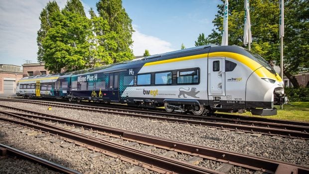 România va achiziționa 12 trenuri alimentate cu hidrogen, capabile să parcurgă o distanță semnificativă cu un singur rezervor, la o viteză de 140 km/h.