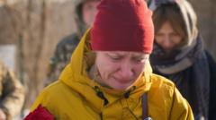 Temându-se că Rusia va ocupa orașul ei, văduva de război își mută mormântul soțului în Kyiv.