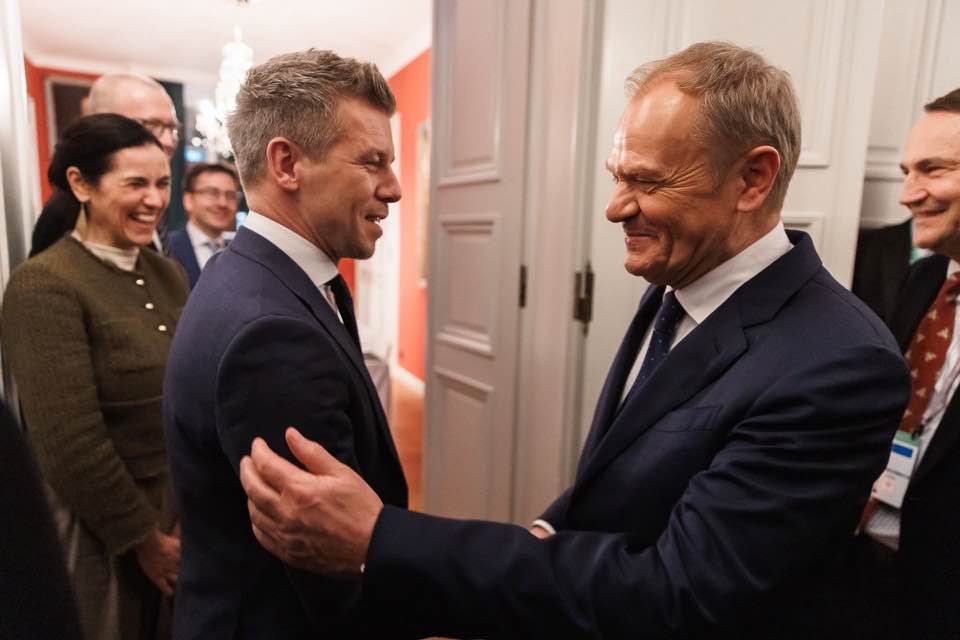 „O simplă coincidență de nume”. Dialog amuzant între premierul polonez și liderul opoziției ungare.