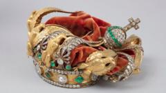 Coroana Muzeului Louvre a fost lăsată zdrobită, dar „intactă” după un jaf
