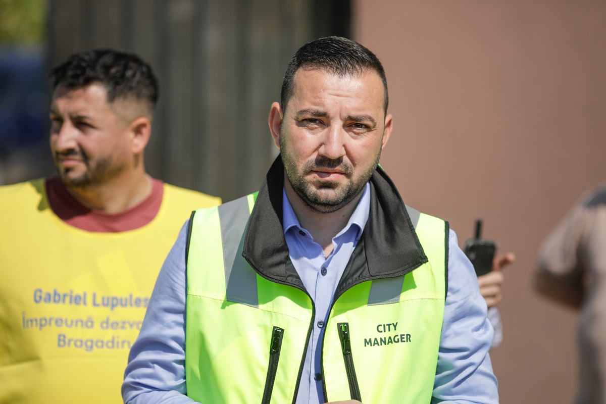 Trei indivizi arestați în urma descinderilor DNA la Primăria Sectorului 5. Nepotul lui Piedone se numără printre reținuți.