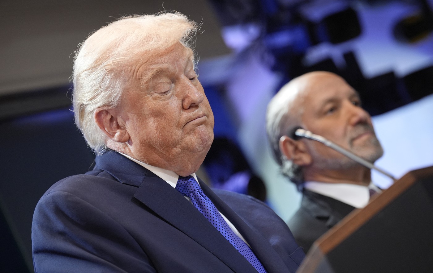 Trump răspunde după decizia Curții Supreme și inițiază o nouă ofensivă tarifară: taxă globală de 10% în plus față de cele existente.