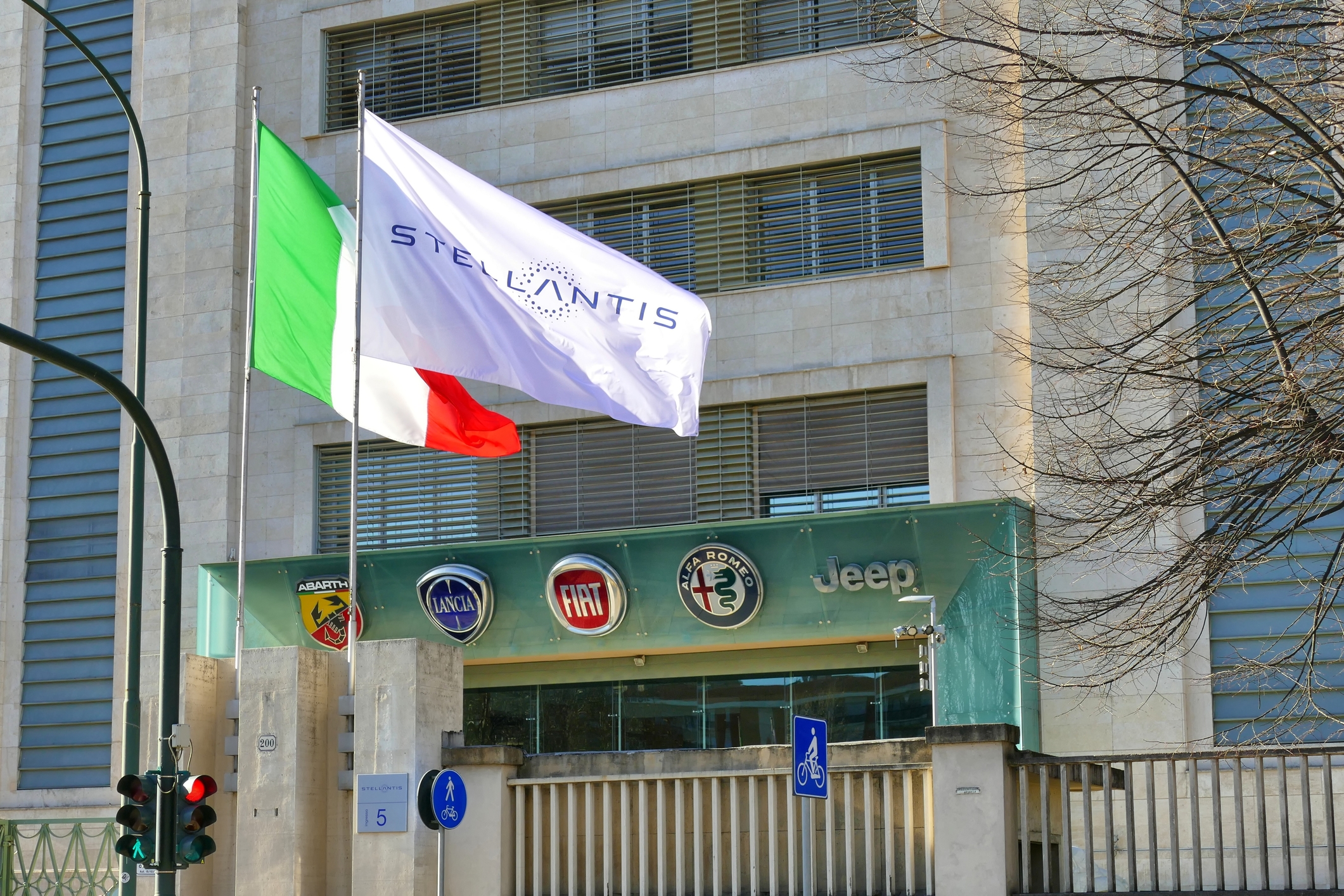 Stellantis a reintrodus în Europa o categorie de mașini care „merge contra curentului” din cauza vânzărilor slabe ale vehiculelor electrice.