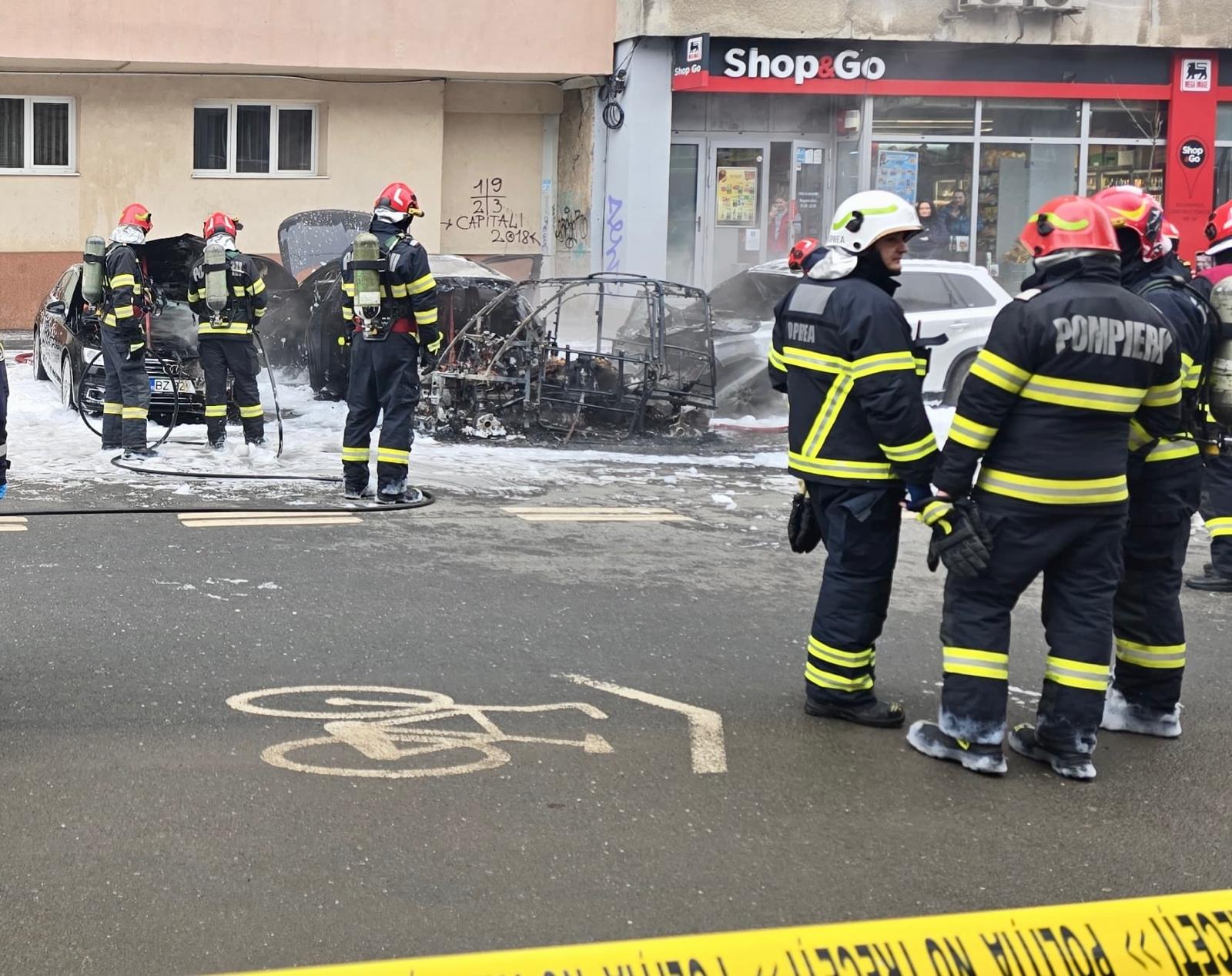 O femeie a decedat după ce vehiculul electric în care se afla a fost cuprins de flăcări în Sectorul 6 din București. O altă persoană a suferit arsuri.