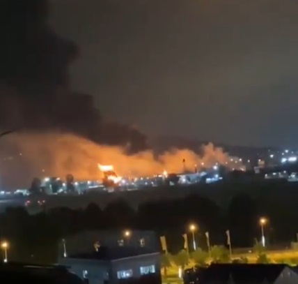 Rusia: Incendiu la o bază militară în urma unui atac cu rachete. Ucrainenii au atacat și o rafinărie din Republica Komi.