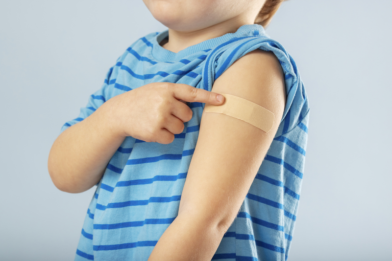 „Cifre îngrijorătoare” referitoare la vaccinarea copiilor, atrage atenția ministrul Sănătății: „Cine este responsabil, în realitate, pentru copiii decedați din cauza rujeolei nevaccinați?”