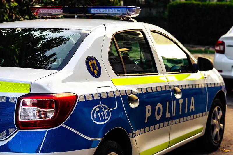 Un nepalez a împrumutat telefonul mobil unui bărbat din București, după care a fost agresat și a rămas fără dispozitiv.