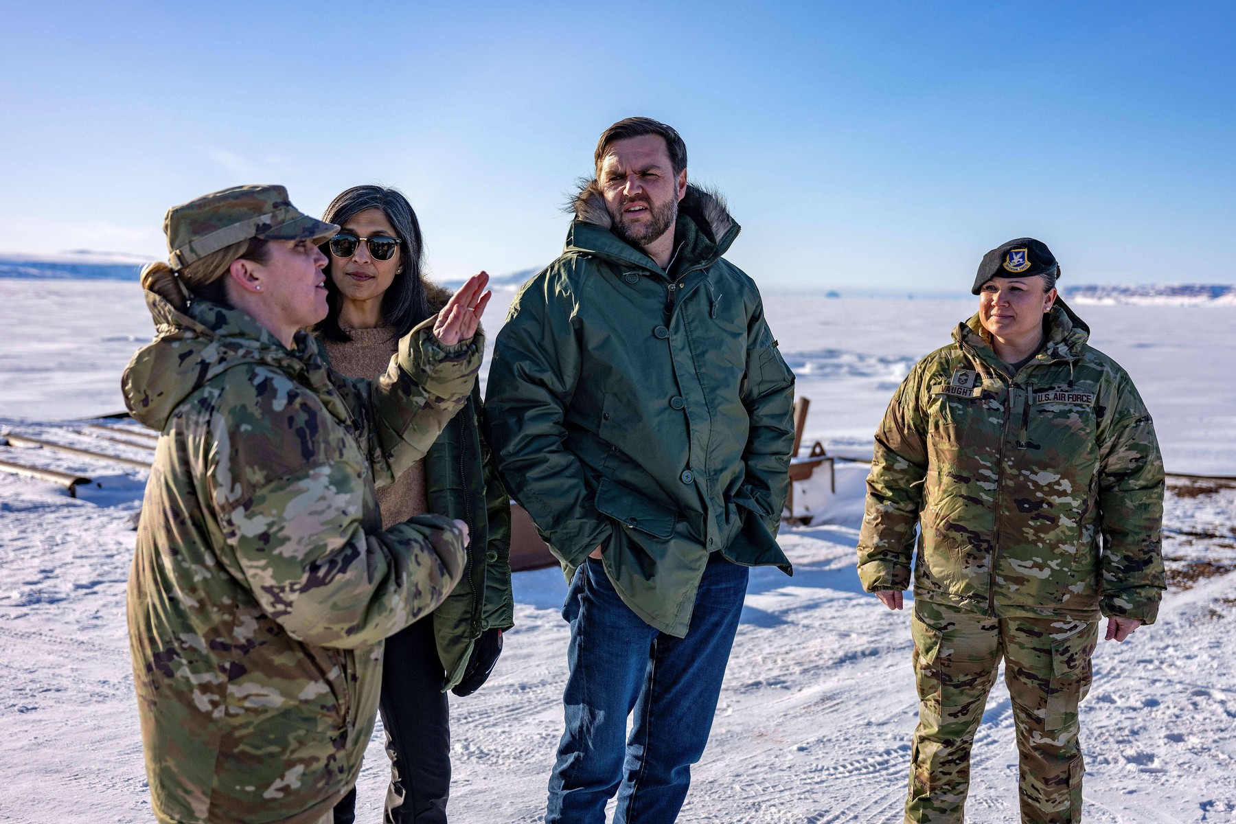 JD Vance, referitor la negocierile cu Groenlanda: Este justificat să obținem beneficii dacă investim sume mari în securitatea Arcticii.