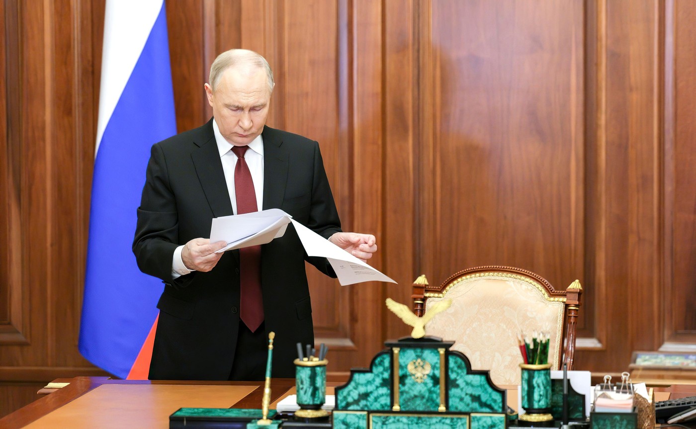 Putin a aprobat legislația care izolează digital Rusia: FSB, control total asupra telefoanelor și internetului.