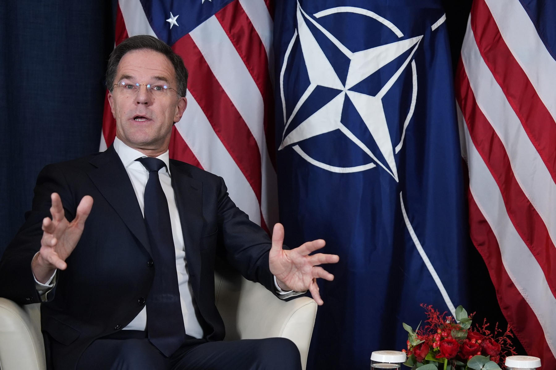 La câteva săptămâni după ce Trump a adus NATO aproape de colaps, Rutte are o viziune total diferită despre alianță.