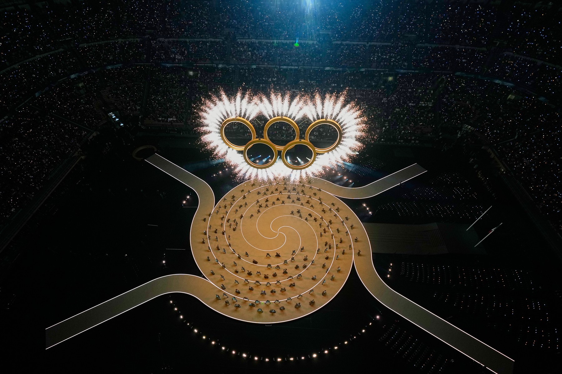 Capturi impresionante de la ceremonia de deschidere a Jocurilor Olimpice de Iarnă de la Milano-Cortina