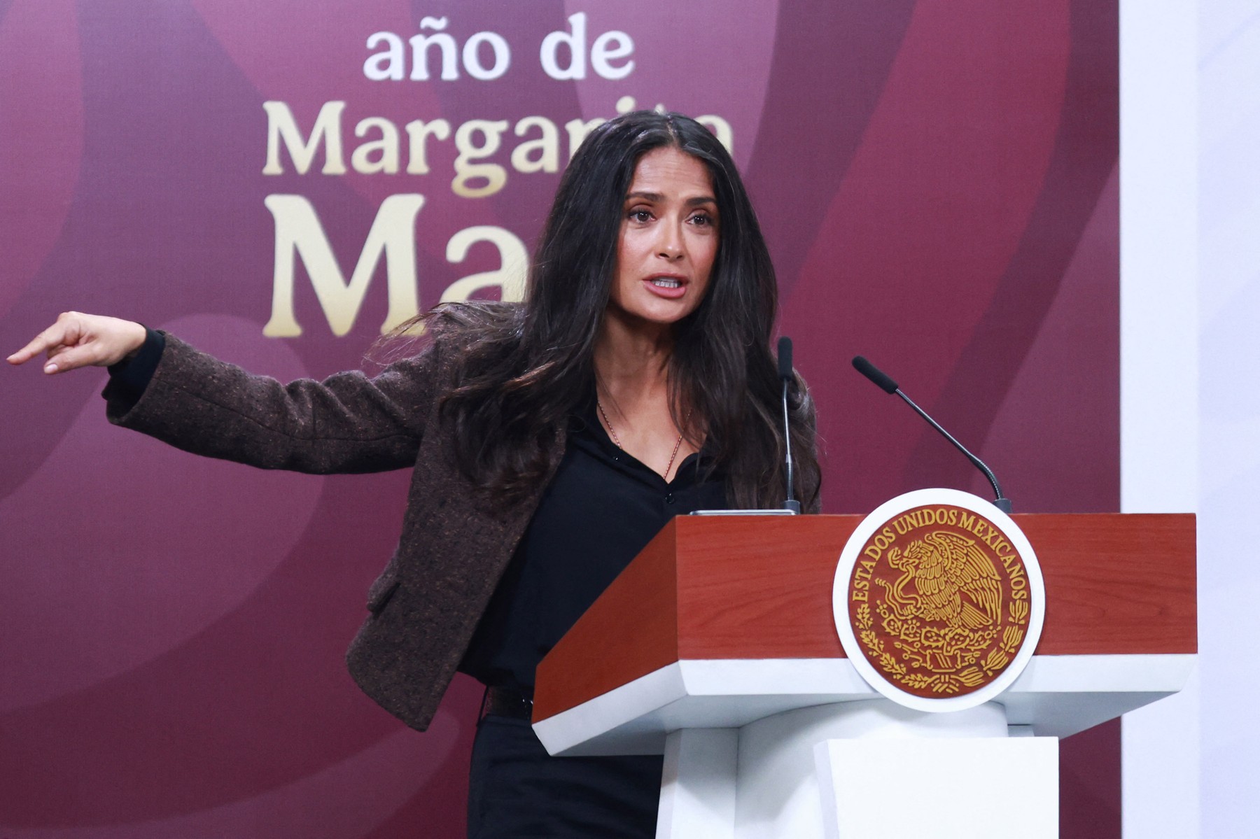 Salma Hayek anunță realizarea unui film pentru a susține imaginea țării sale natale.