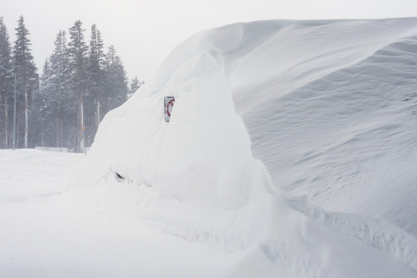 Bilanț tragic după o avalanșă în California. Schiorii se aflau pe munte în condiții de viscol.