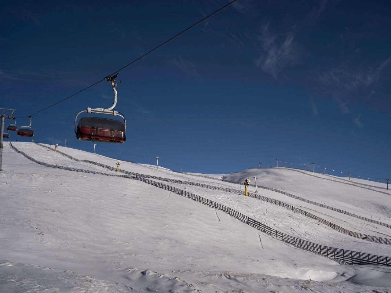 Domeniul schiabil din Sinaia, închis din cauza vântului puternic; suspendarea temporară a vânzării cartelelor pentru telegondolă.