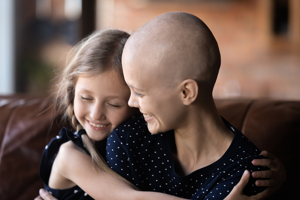 Când o mamă suferă de cancer: ce erori poate comite familia și cum ar trebui, de fapt, să o susțină