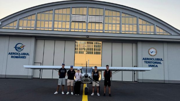 Adolescenții de 16 ani învață să piloteze un avion la Aeroclubul Teritorial Ianca din Brăila, fără costuri: „Am avut emoții la primul zbor”