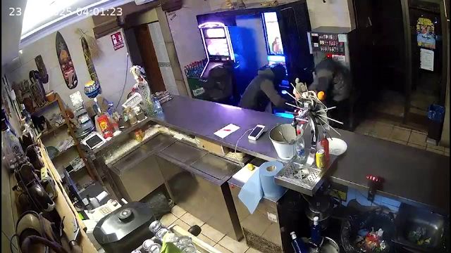 Cinci români au fost arestați în Spania după ce au comis zeci de jafuri în hoteluri și baruri, iar prejudiciul se ridică aproape la 400.000 €.