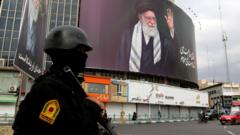 Iran ia măsuri pentru a împiedica protestele anti-establishment, spun locuitorii din Teheran pentru BBC.