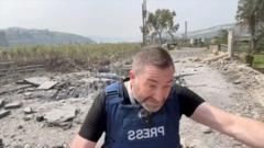 Război în Liban: Rachetă lovește lângă prezentator în timpul unui raport în direct.
