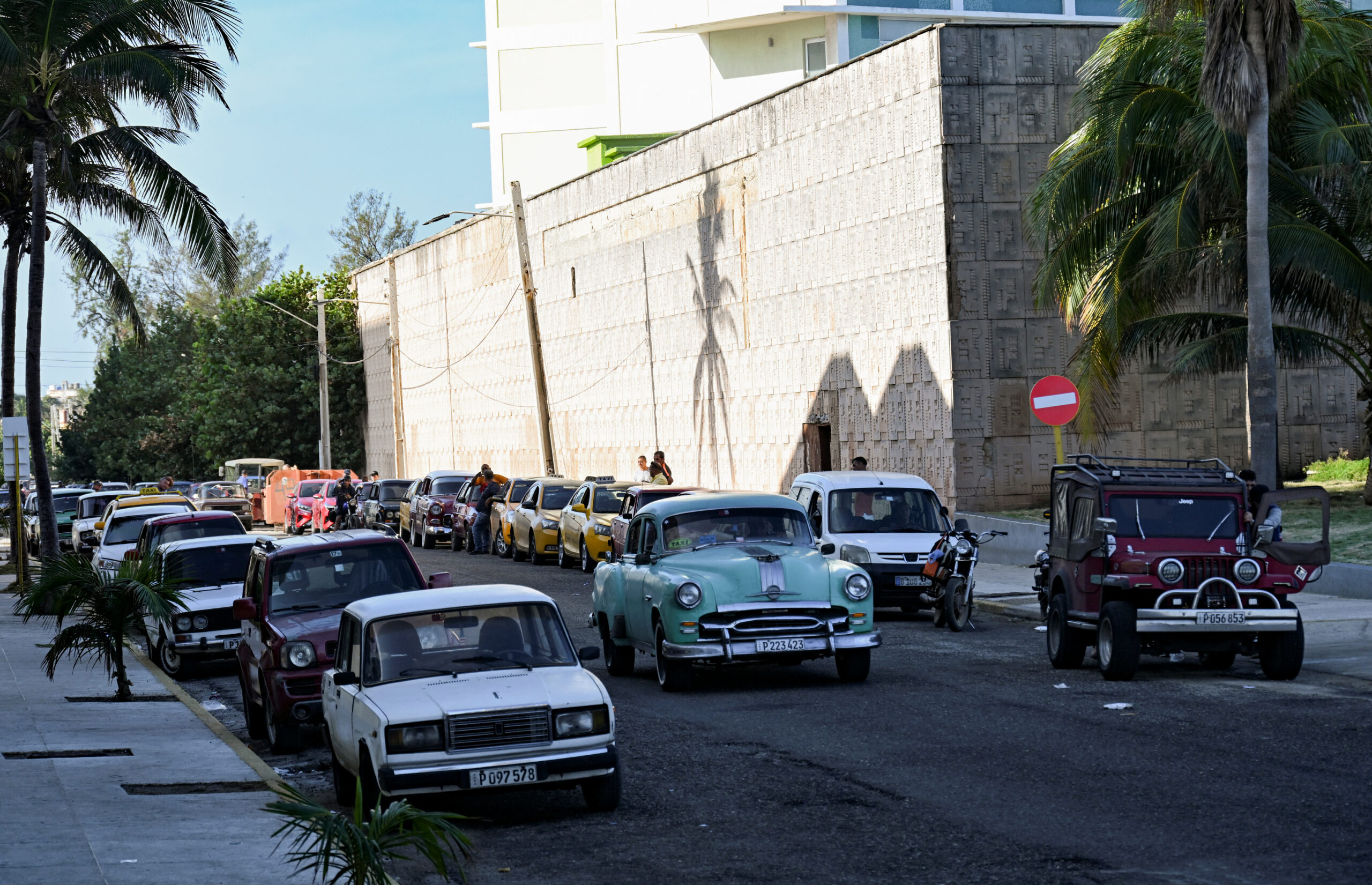 SUA avertizează: livrarea de petrol din Rusia către Cuba rămâne interzisă.