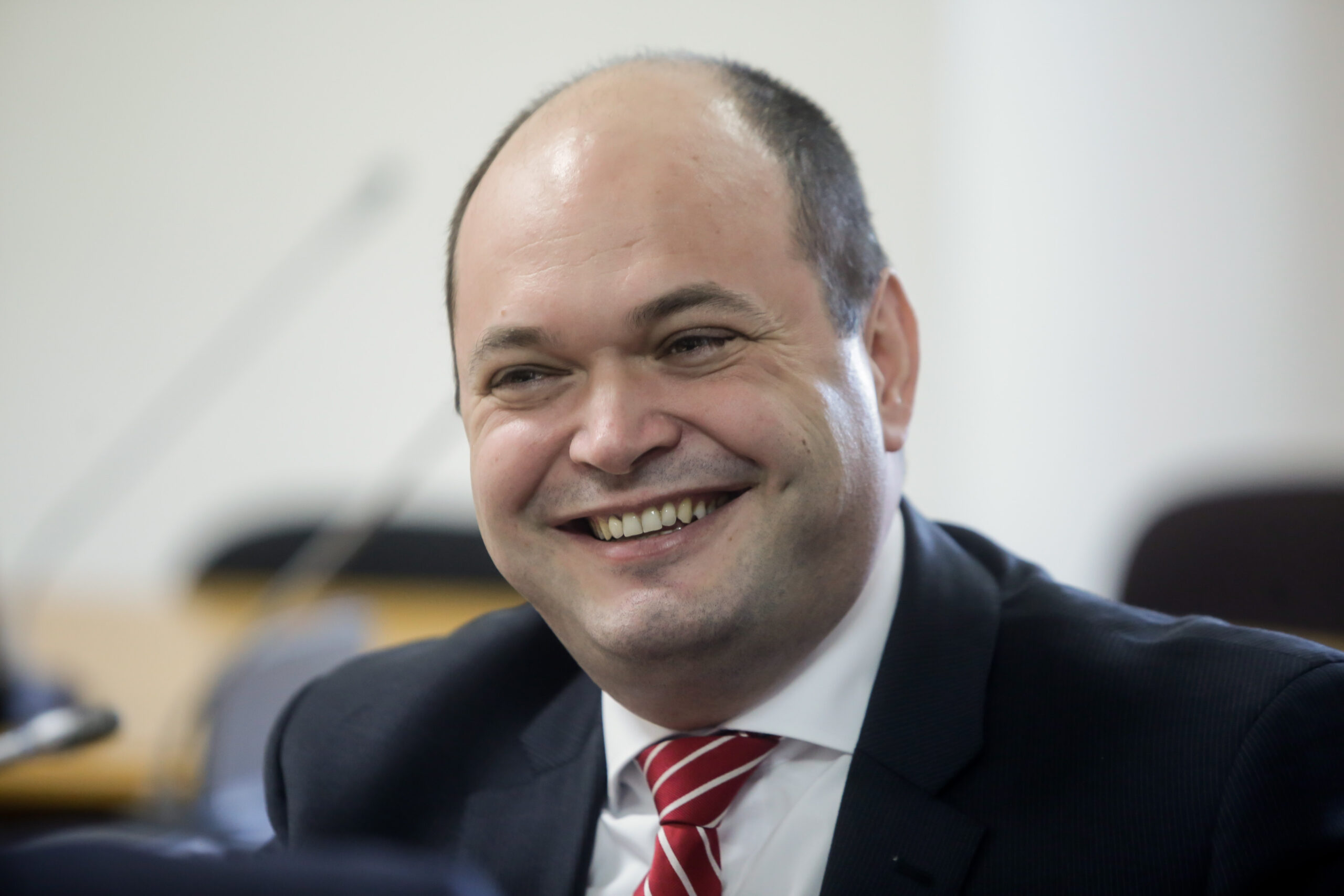 Consilierul lui Bolojan: „Nu dispunem de resursele necesare” pentru o reducere semnificativă a prețului carburanților pentru toți. Ce soluții sunt examinate?