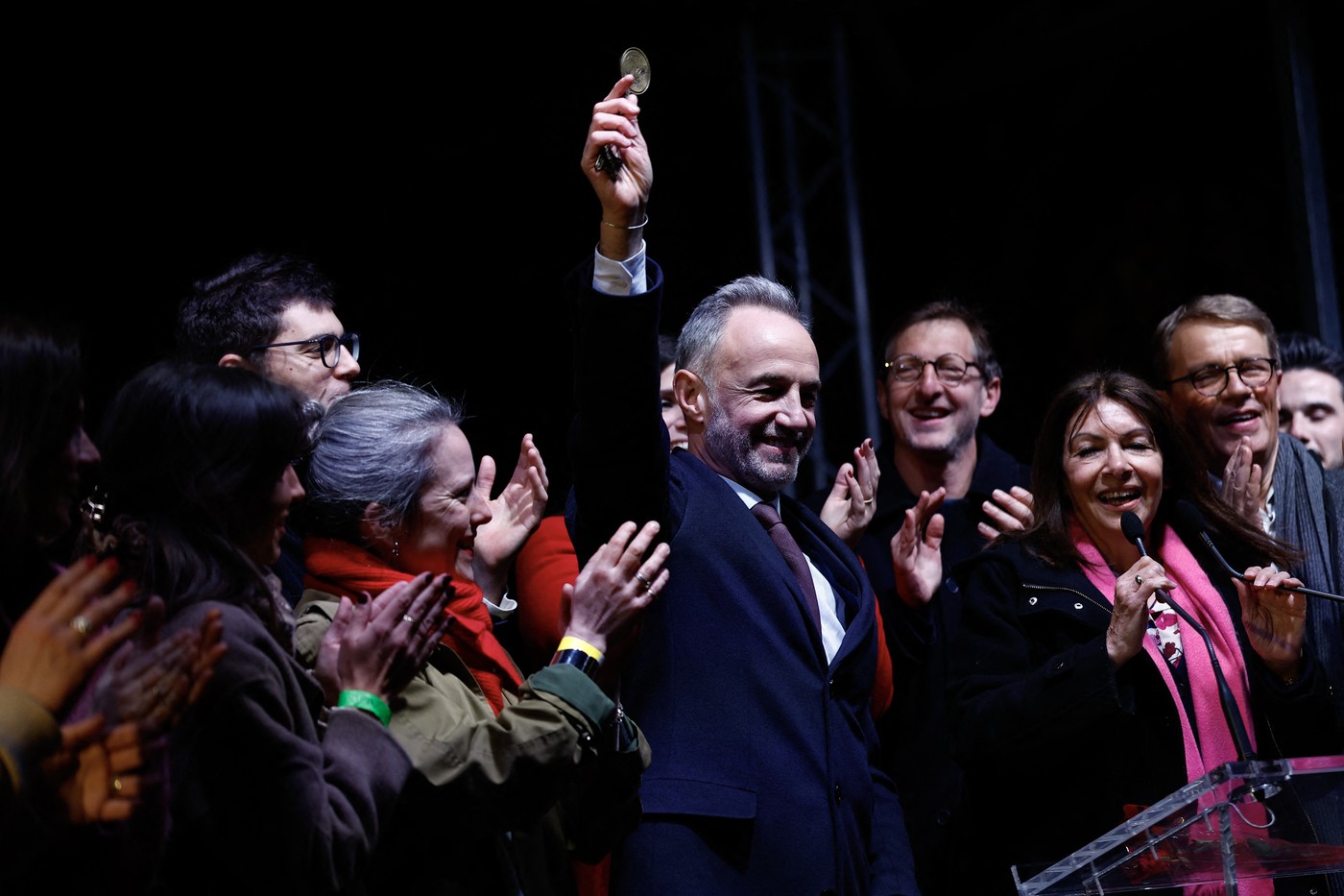Emmanuel Gregoire a câștigat alegerile și devine noul primar al Parisului, înlocuind-o pe Anne Hidalgo. Imagini inedite cu noul edil.