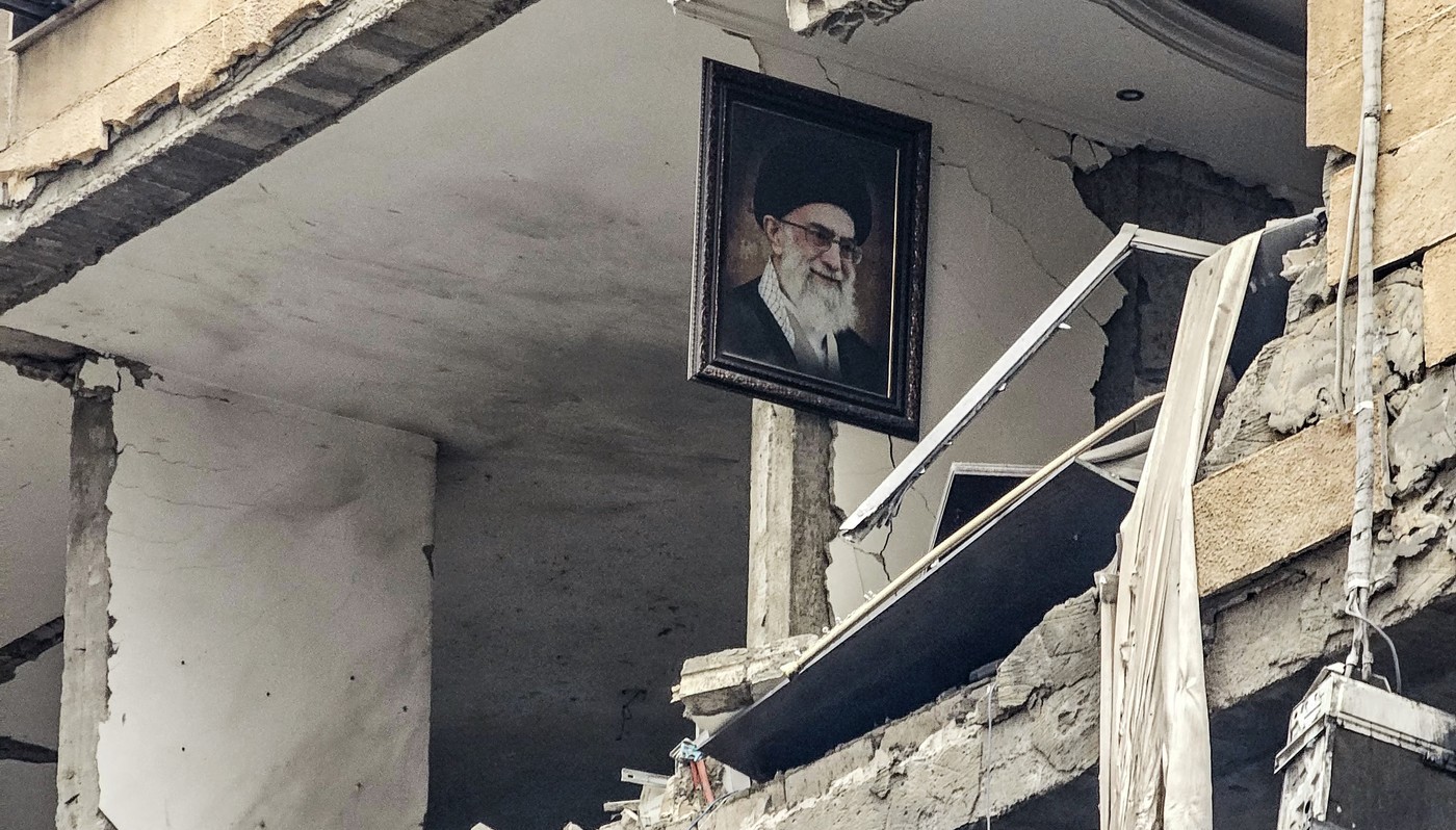 Război în Orientul Mijlociu, Ziua 16. Iranul afirmă că a efectuat un atac asupra Israelului cu racheta Sejil, având o rază de acțiune de până la 2.500 km.