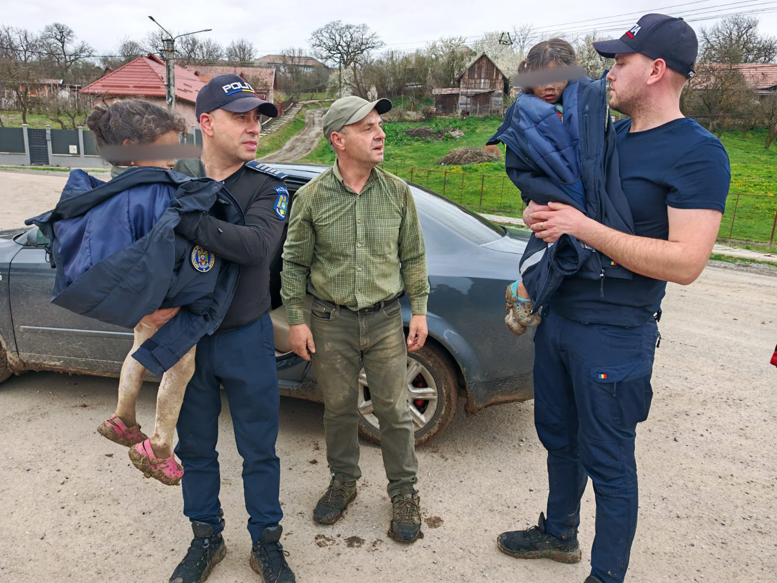 Cele două fetițe dispărute au fost găsite într-o zonă izolată după mai mult de 24 de ore.