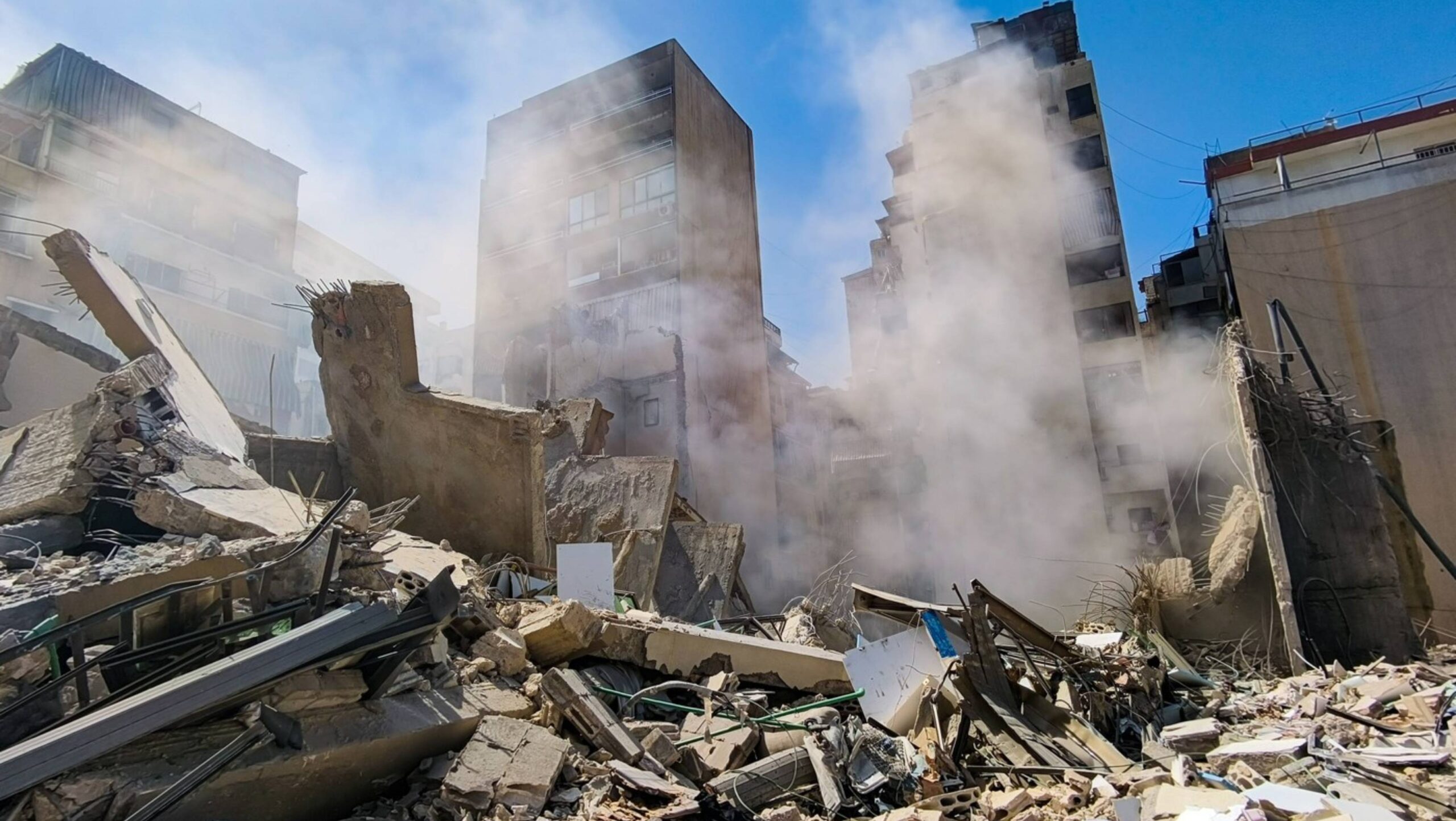 Iranul atacă rafinării în Arabia Saudită și Kuweit. NATO încearcă să găsească o soluție pentru deblocarea Strâmtorii Ormuz.