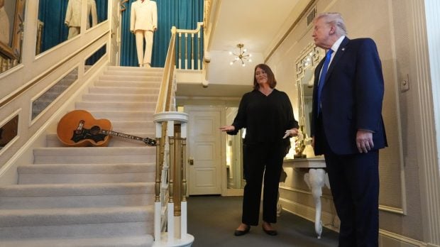 Donald Trump a vizitat pentru prima dată Graceland, casa lui Elvis Presley: „Sunt un mare fan. Știu că și-a iubit mama foarte mult.”