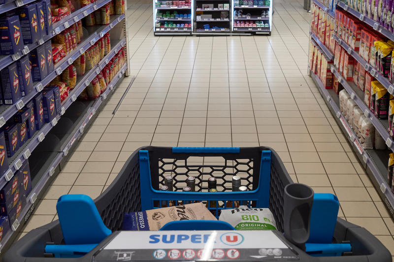 Prelungirea limitării adaosului comercial la alimentele de bază cu încă 3 luni