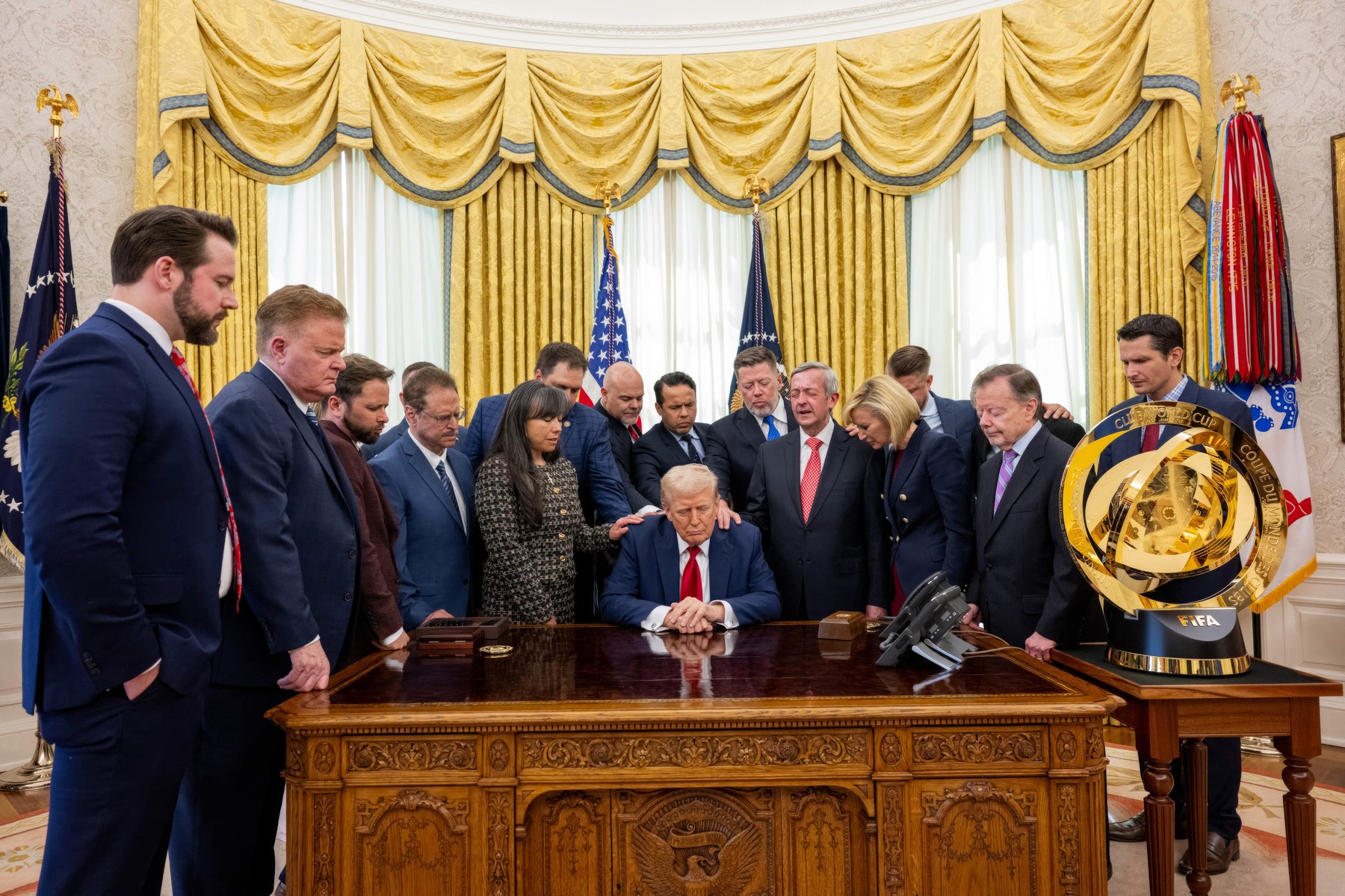 „Pentru Iisus”: Solicitare inedită a președintelui Donald Trump adresată congresmenilor republicani.