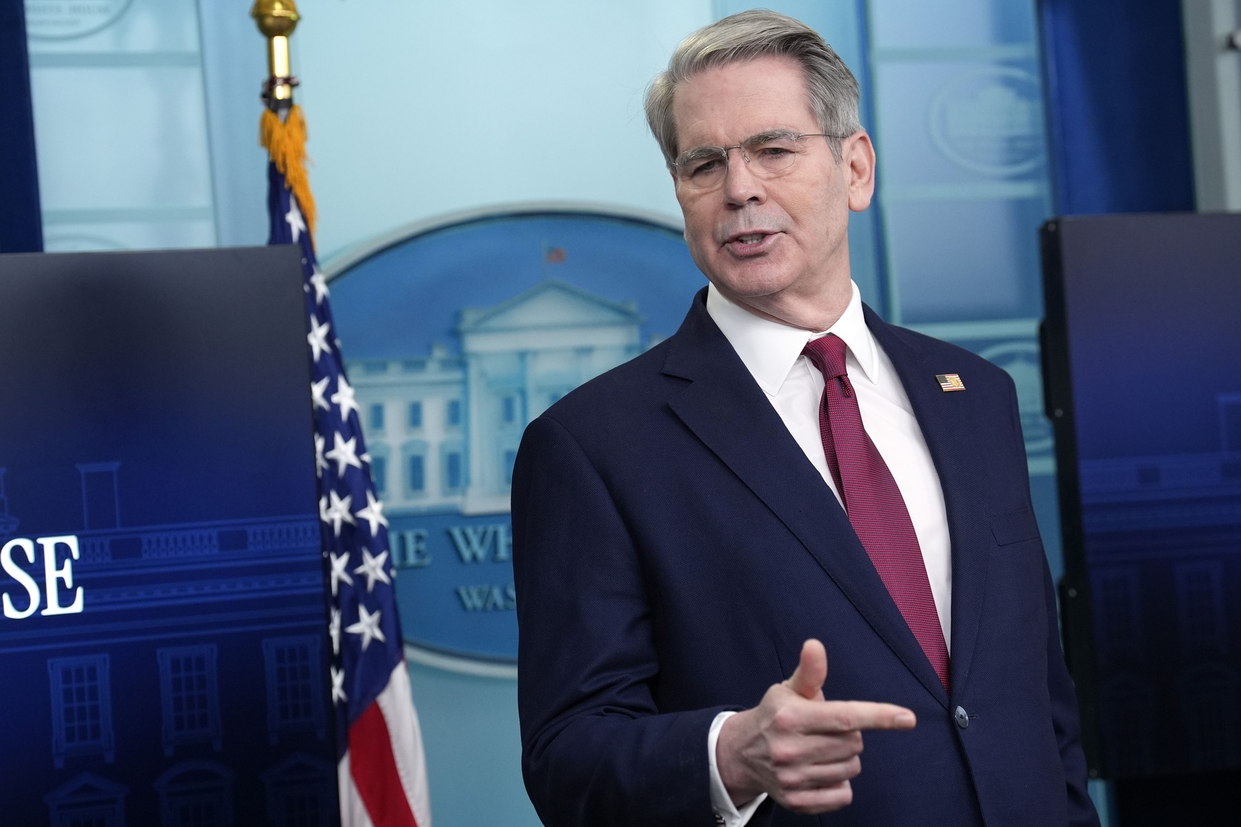 Administrația Trump ia în considerare suspendarea sancțiunilor impuse petrolului iranian, cu scopul de a reduce tensiunile de pe piață.