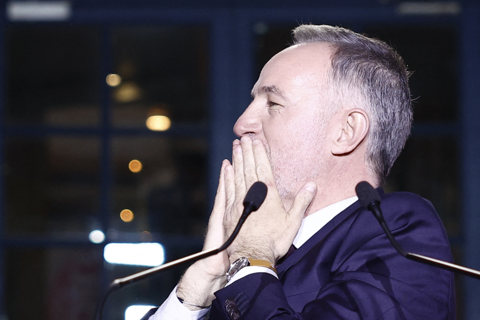 Rezultatele inițiale ale alegerilor locale din Franța: Extrema dreaptă nu reușește să obțină victoria în două mari orașe. Candidatul socialist se impune la Paris.