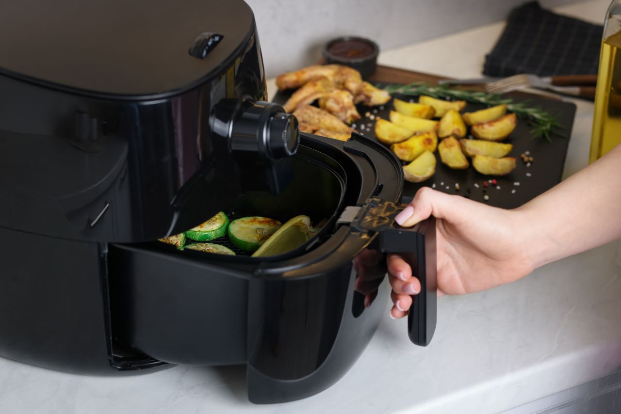 Rețete pentru airfryer: 10 sugestii de mese sănătoase preparate în 30 de minute la friteuza cu aer cald.