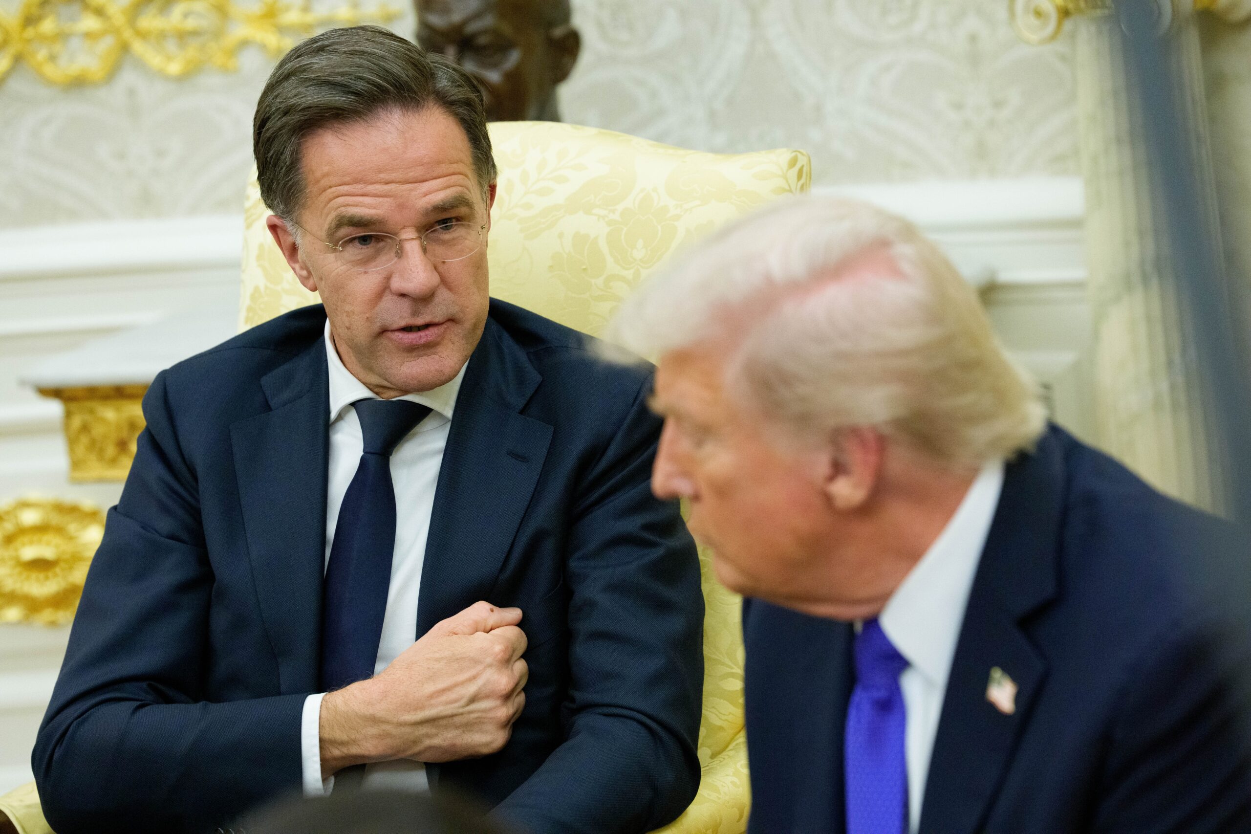 Trump își exprimă nemulțumirea față de NATO, în timp ce liderul alianței caracterizează întâlnirea ca fiind „foarte sinceră”