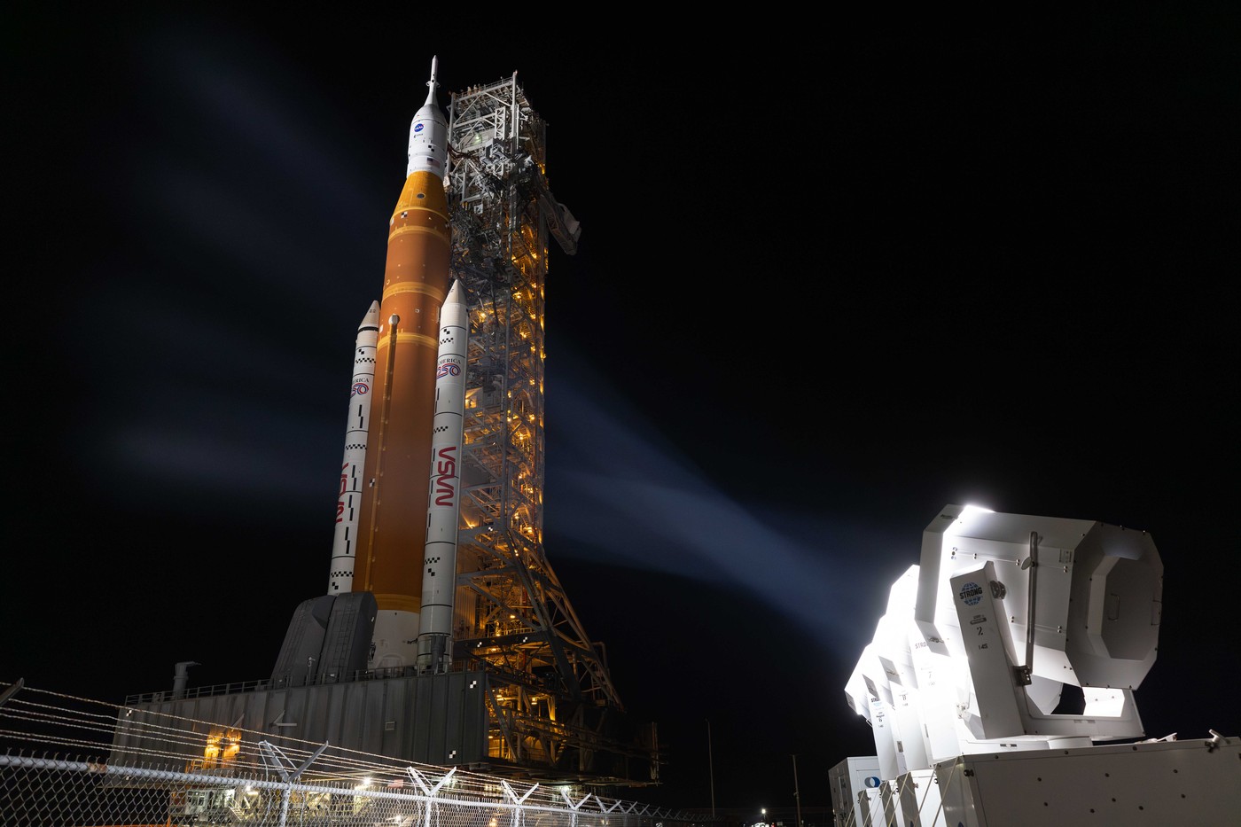 NASA a lansat cu succes misiunea Artemis 2. Este primul zbor cu echipaj uman în jurul Lunii după mai mult de 50 de ani.