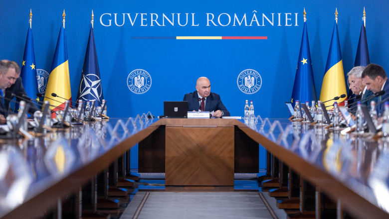 Ilie Bolojan și ministrul Energiei organizează o conferință de presă în legătură cu criza carburanților.