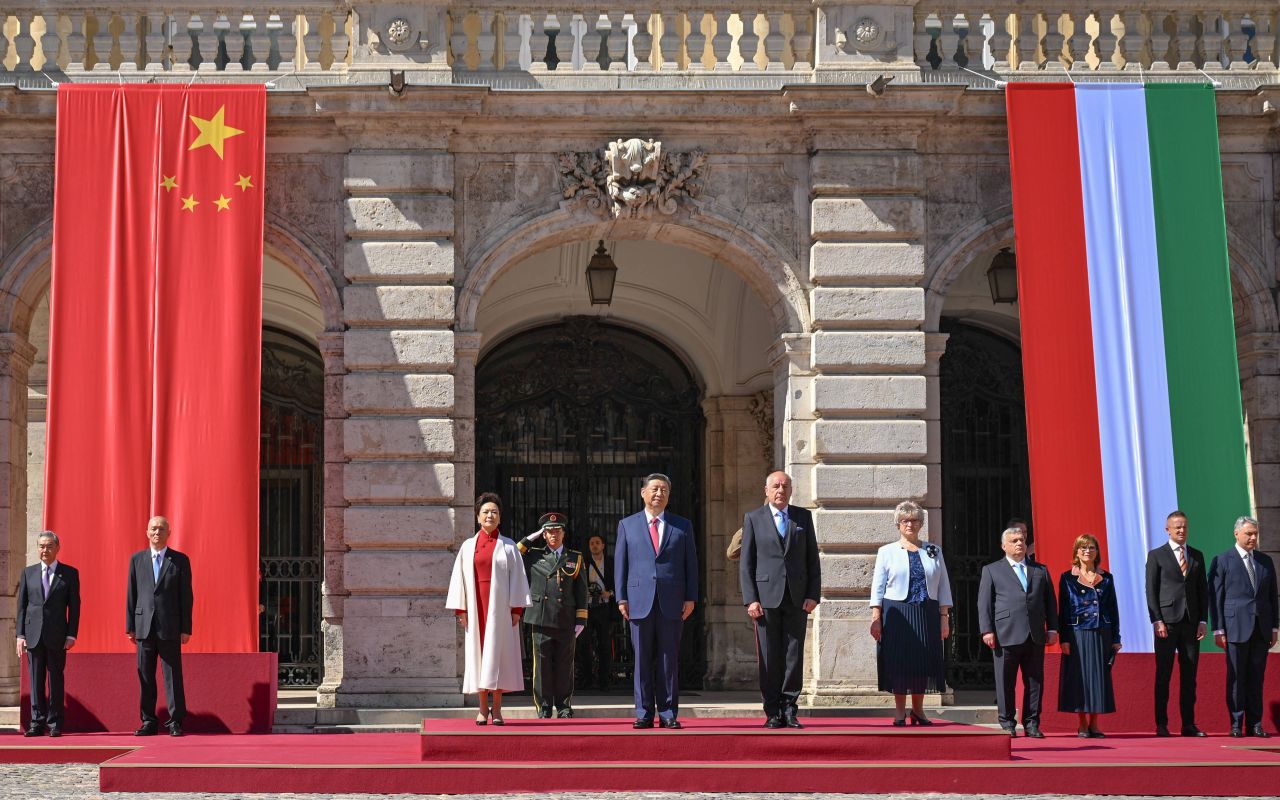 Cuvinte importante din imperturbabila China. Schimbarea puterii din Ungaria este ”uluitoare”, dar Beijing ”nu intră în panică”