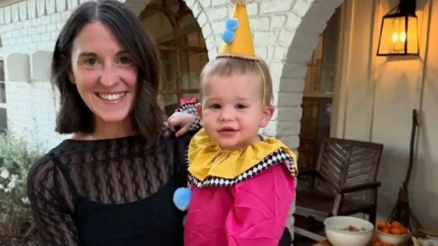 Influencerița și-a călcat fiul de 2 ani cu mașina în SUA: „E un miracol că a fost salvat”