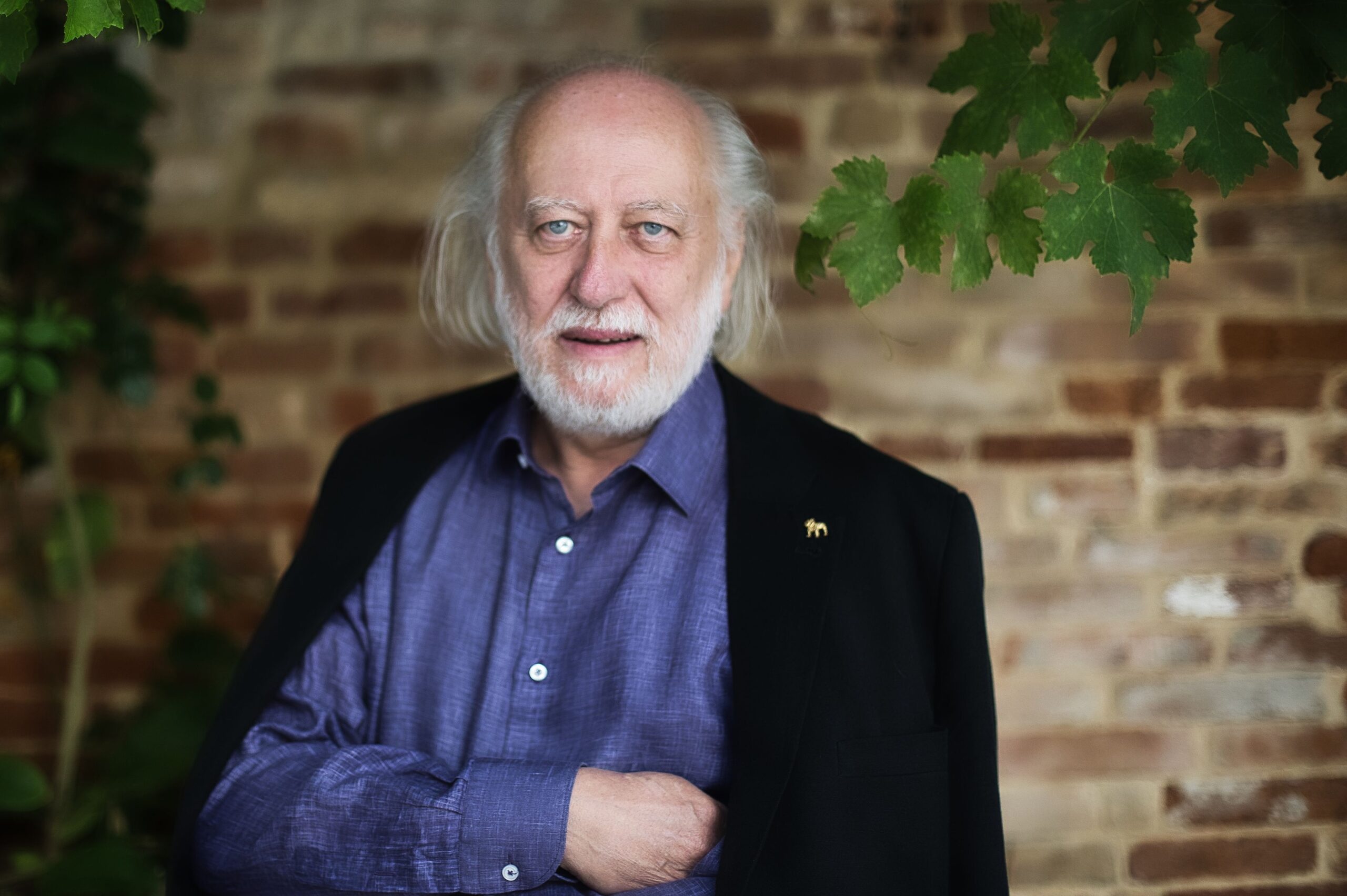Un câștigător al Premiului Nobel a așteptat două ore la coadă pentru a vota la alegerile parlamentare din Ungaria. Este un critic vehement al lui Orban.