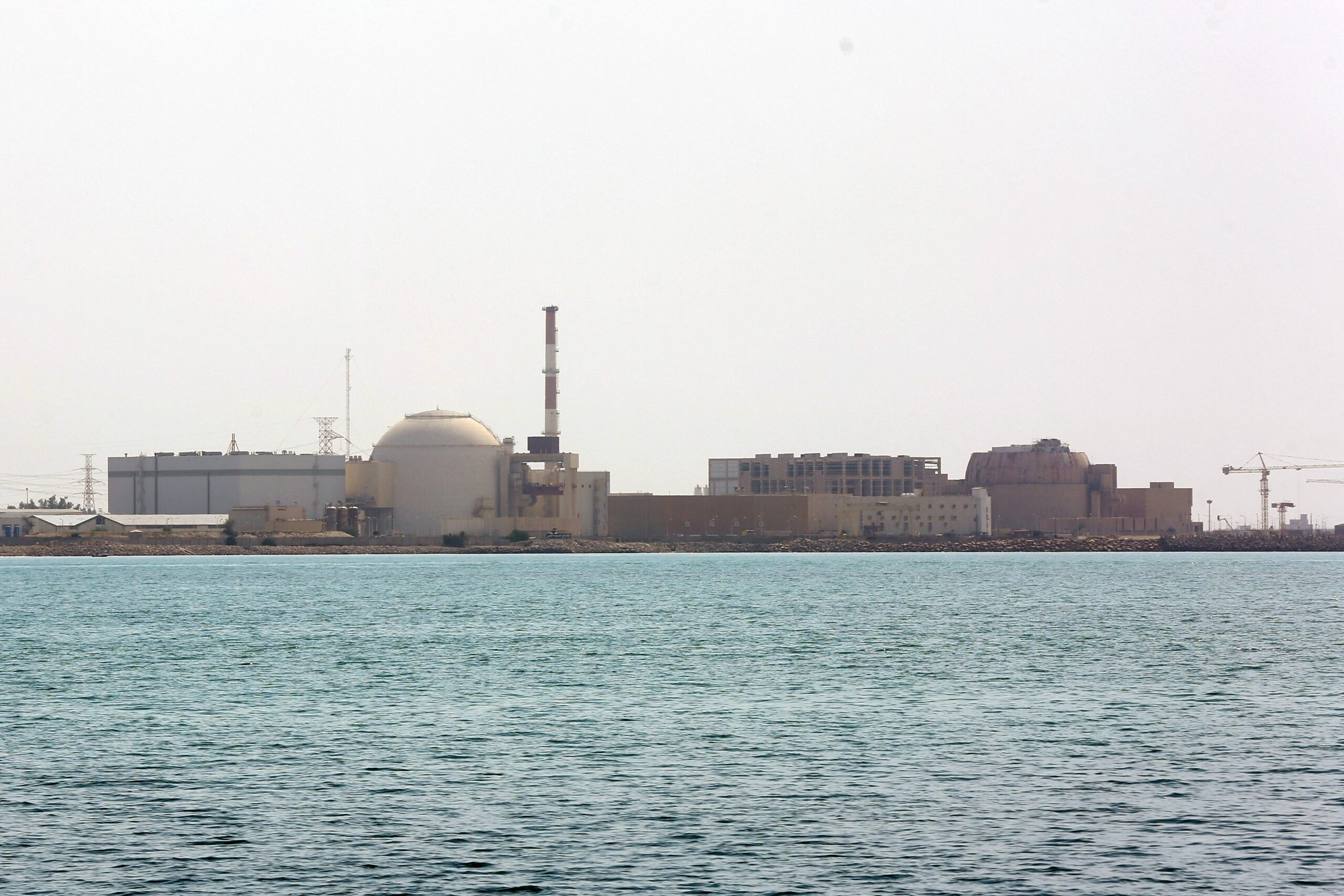 Rusia va solicita un armistițiu în Iran pentru a-și retrage personalul de la centrala nucleară Bushehr.