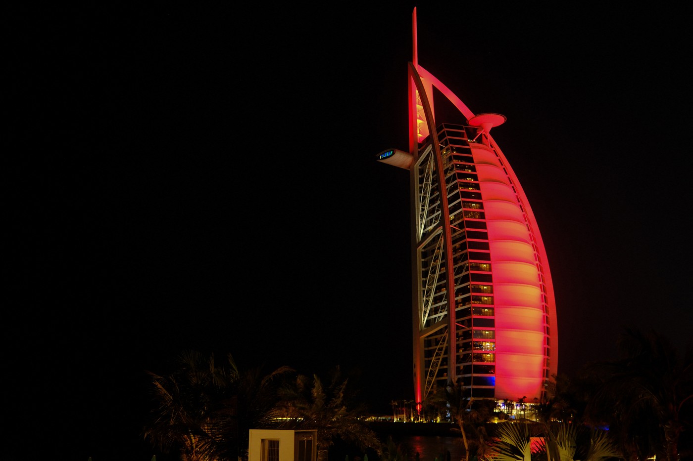 O clădire emblematică din Dubai va fi renovată timp de 18 luni, în contextul scăderii turismului în zona Golfului Persic.