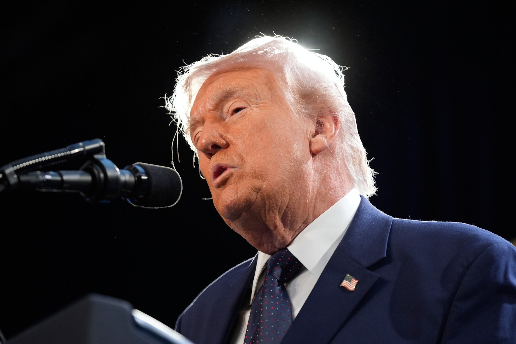 Petrolul depășește 110 dolari ca urmare a amenințărilor agresive ale lui Trump către Iran.
